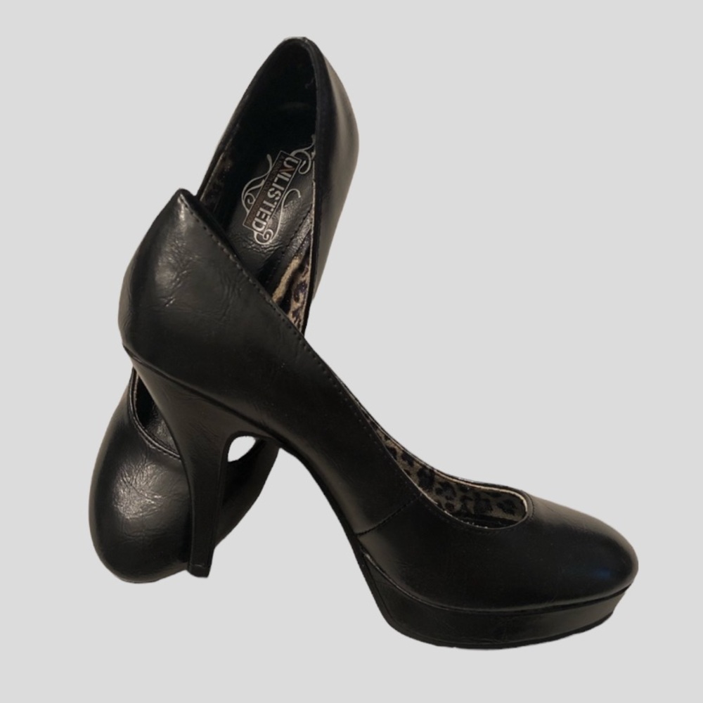 NWOT Round Toe Black Heels